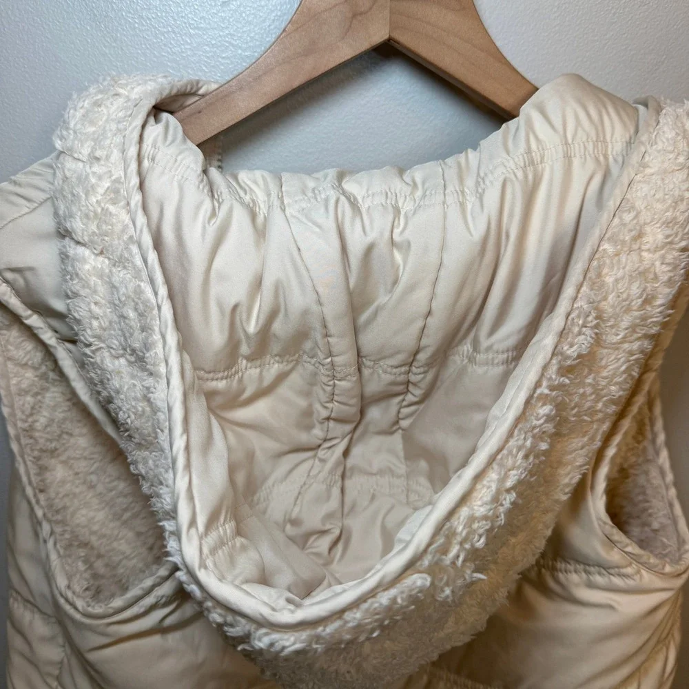 Patagonia Women's Hooded Reversible Puffer Vest Cream Fleece Lined Size X-Small - Picture 6 of 8